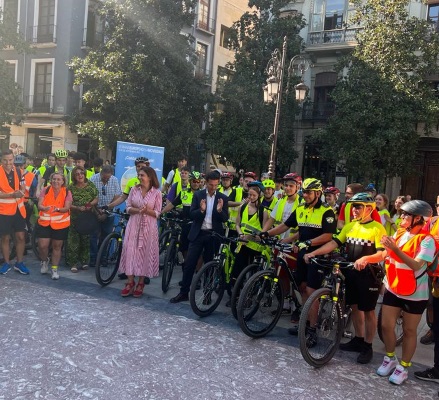 ©Ayto.Granada: GRANADA ORGANIZA UNA RUTA EN BICICLETA CON LA PARTICIPACIN DE 80 ALUMNOS DE TRES CENTROS EDUCATIVOS DE LA CIUDAD 